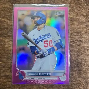 Topps Chrome Mookie Betts Los Angeles Dodgers Baseball Card #50 Holographic Pink Border Collectible