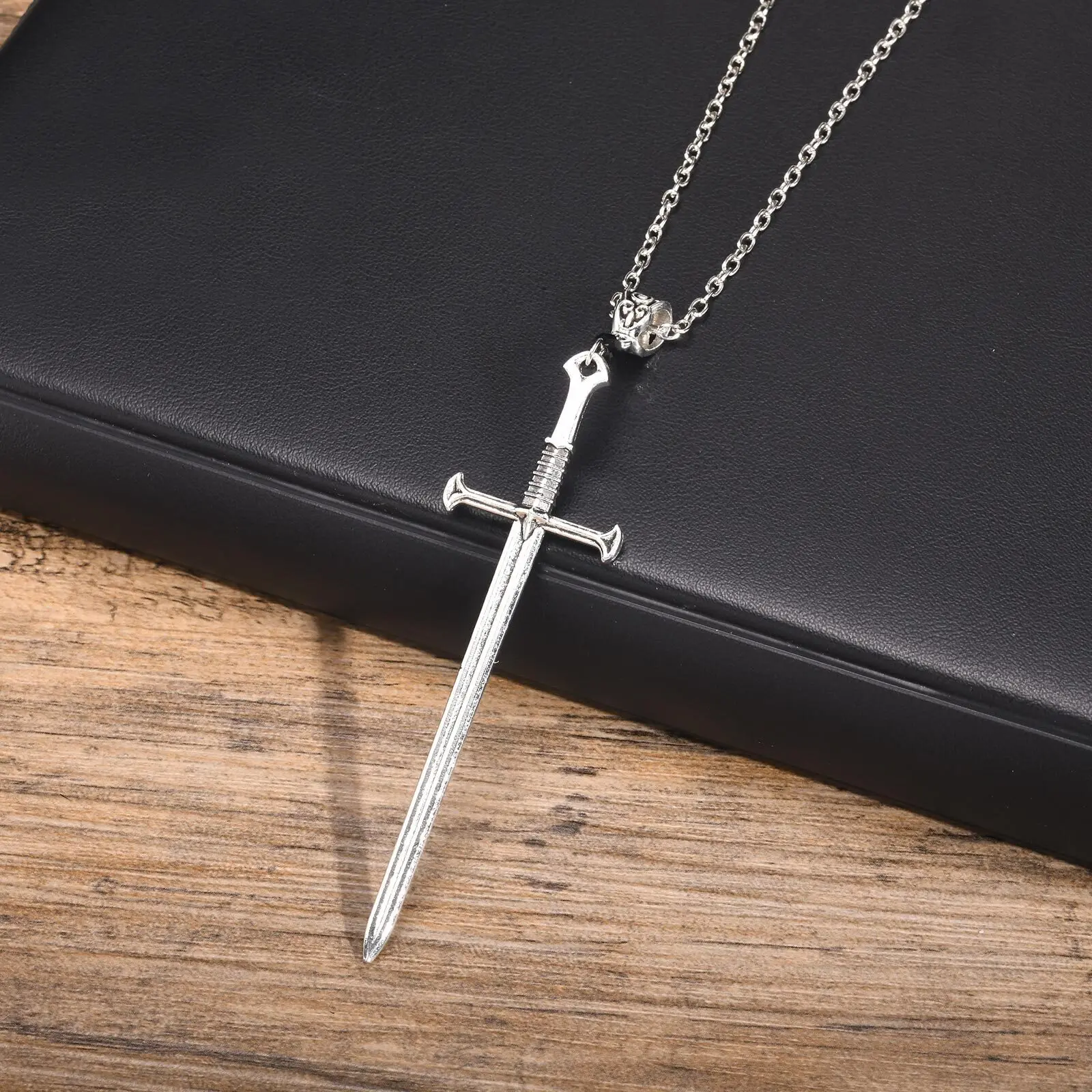 Women's Teens' Punk Rock Sword Cross Pendant Necklace - Retro Gothic Long Dagger Knife Hip Hop Hypoallergenic Jewelry, Ideal for Father's Day, Passover, Honeymoon, Housewarming