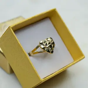 Anillo Corazón Nugget 10k Elegante y Duradero Talla 7