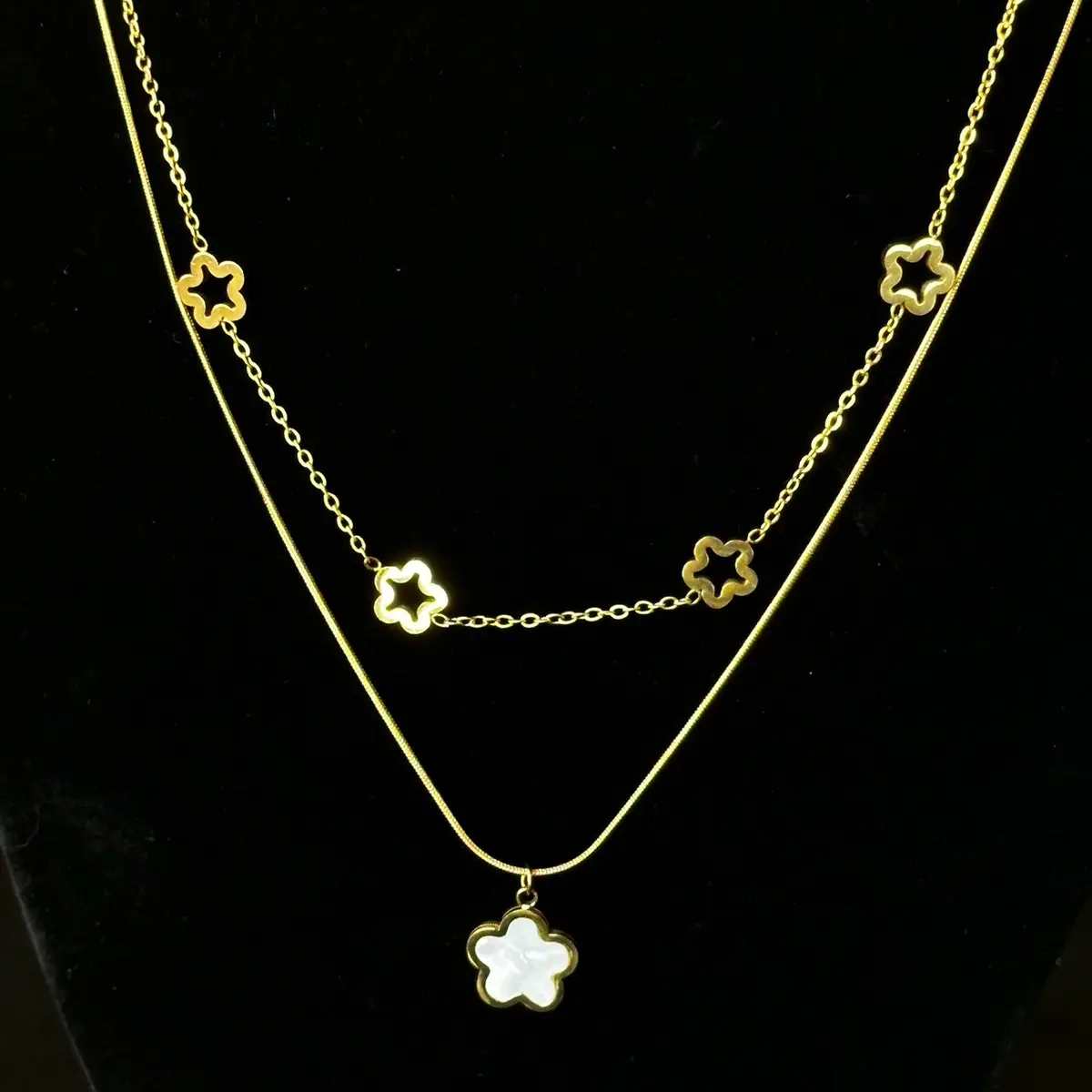 Cadena con flor trébol