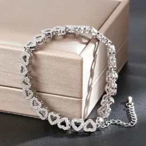 Elegant heart-shaped bracelet with sparkling rhinestones | Minimalist jewelry with adjustable size - A meaningful gift