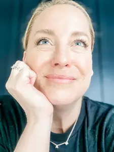 Quadra 4 in 1 Serum Solution - Elevate your lashes with QUADRA, a 4-in-1 lash product that combines the benefits of a serum, with the maximum volume, length, and lift of a fiber mascara. Water resistent, vegan, opthalmologist approved,no hormone distrupt