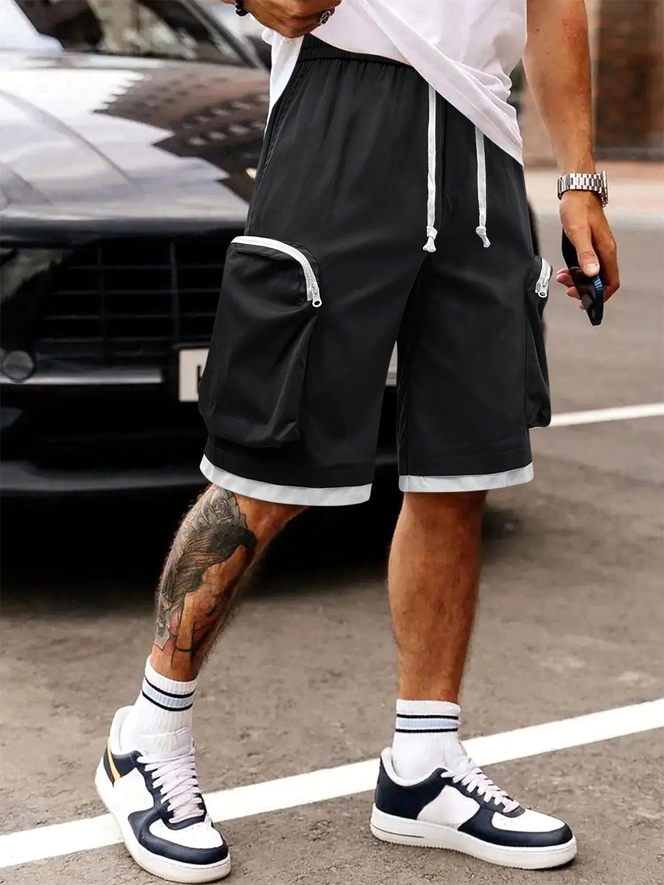 Men’s summer solid-color cargo shorts with a drawstring waistband and pocket flaps, comfortable for everyday wear, stylish design, suitable for outdoor activities.