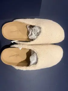 Universal Thread Women's Bev Soft Sherpa Teddy Slip-On Flats, Cream Walking Shoes, Comfortable Footwear - Size 6