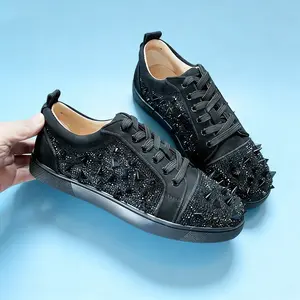 New men's shoes with rivets - a hit in the fashion trend, suitable for casual wear, versatile, and perfect for couples - with sparkling rhinestones.