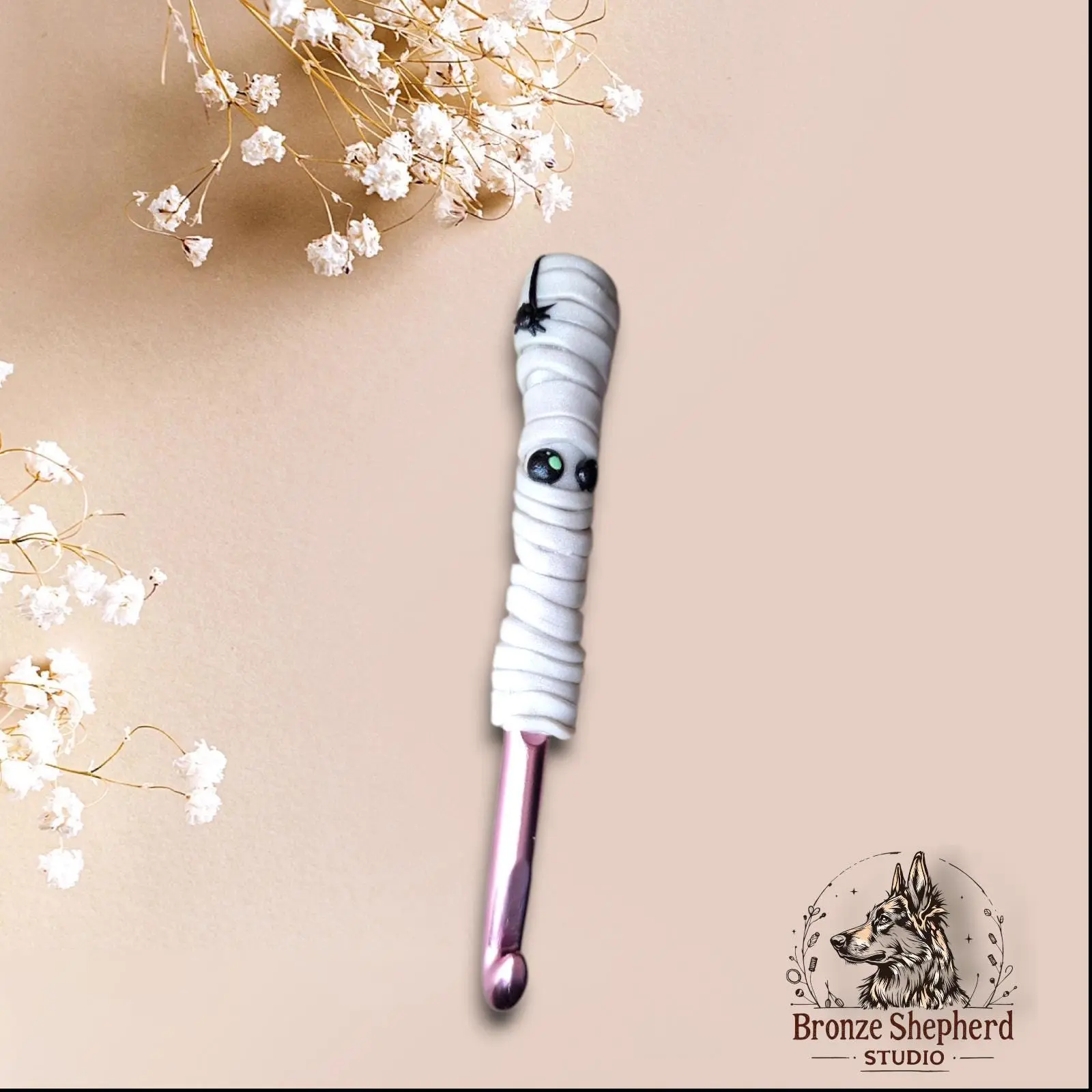 Polymer clay mummy with spider crochet hook / halloween holiday crochet hook / clay spider and mummy crochet hook knitting accessory