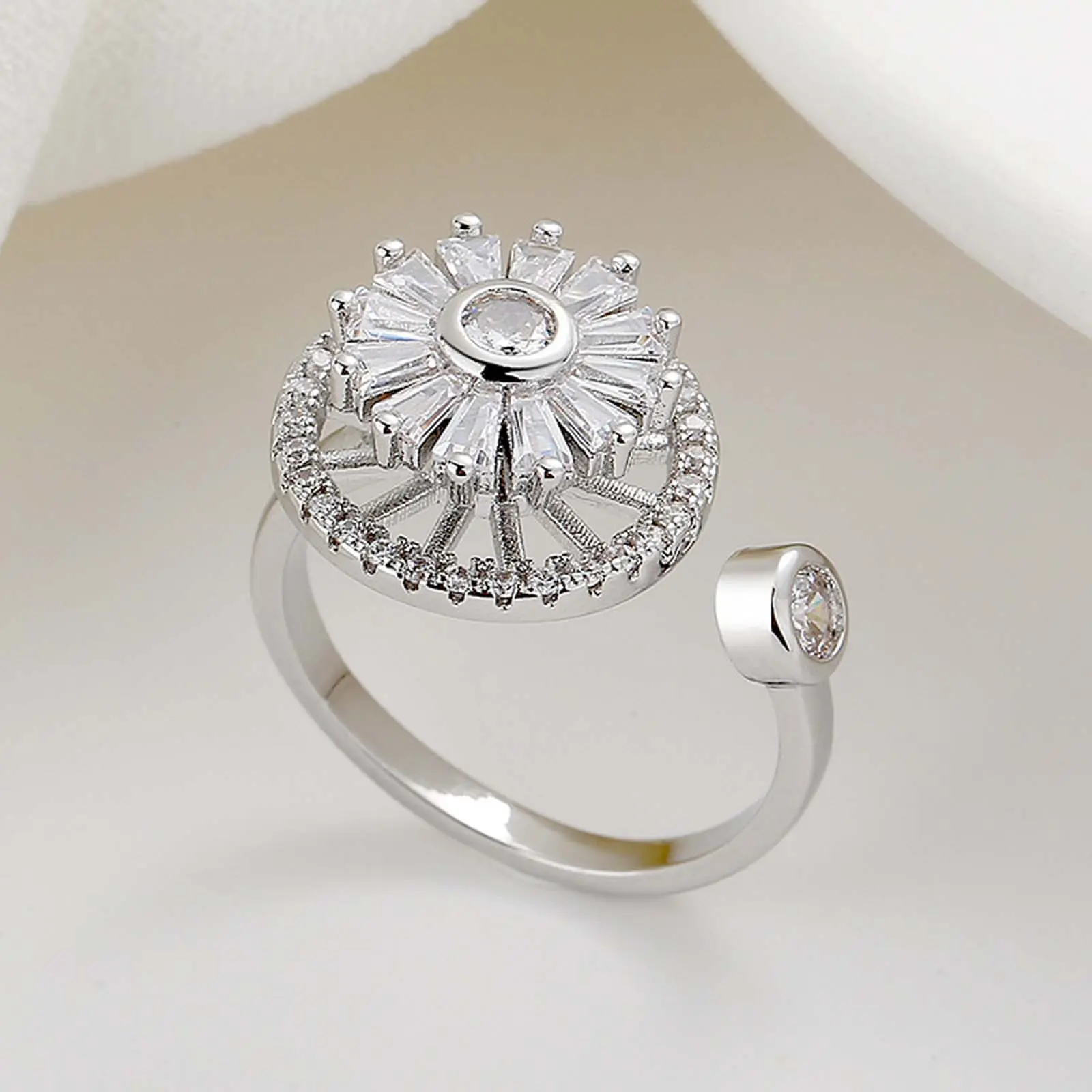 Zircon 360-Degree Rotatable Lucky Flower Unique Ring - Unisex Open Adjustable Index Finger Decompression Jewelry for Couples, Party Gifts, Unique Rings