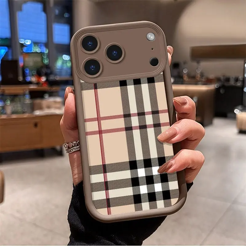 Retro Plaid Pattern Smartphone Casing, TPU Shockproof Protection Cover with Edgy Art Print for iPhone 17/16 Pro/16/15 Pro Max/15/14/13/12 & Samsung S25 Ultra All Models - Mobile Phone Accessory