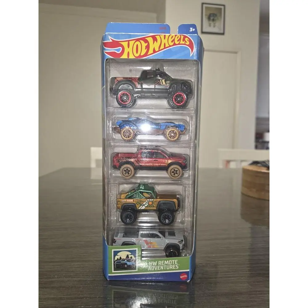 Hot Wheels Remote Adventures 5-Pack - 5 Unique Cars in Vibrant Colors for Kids