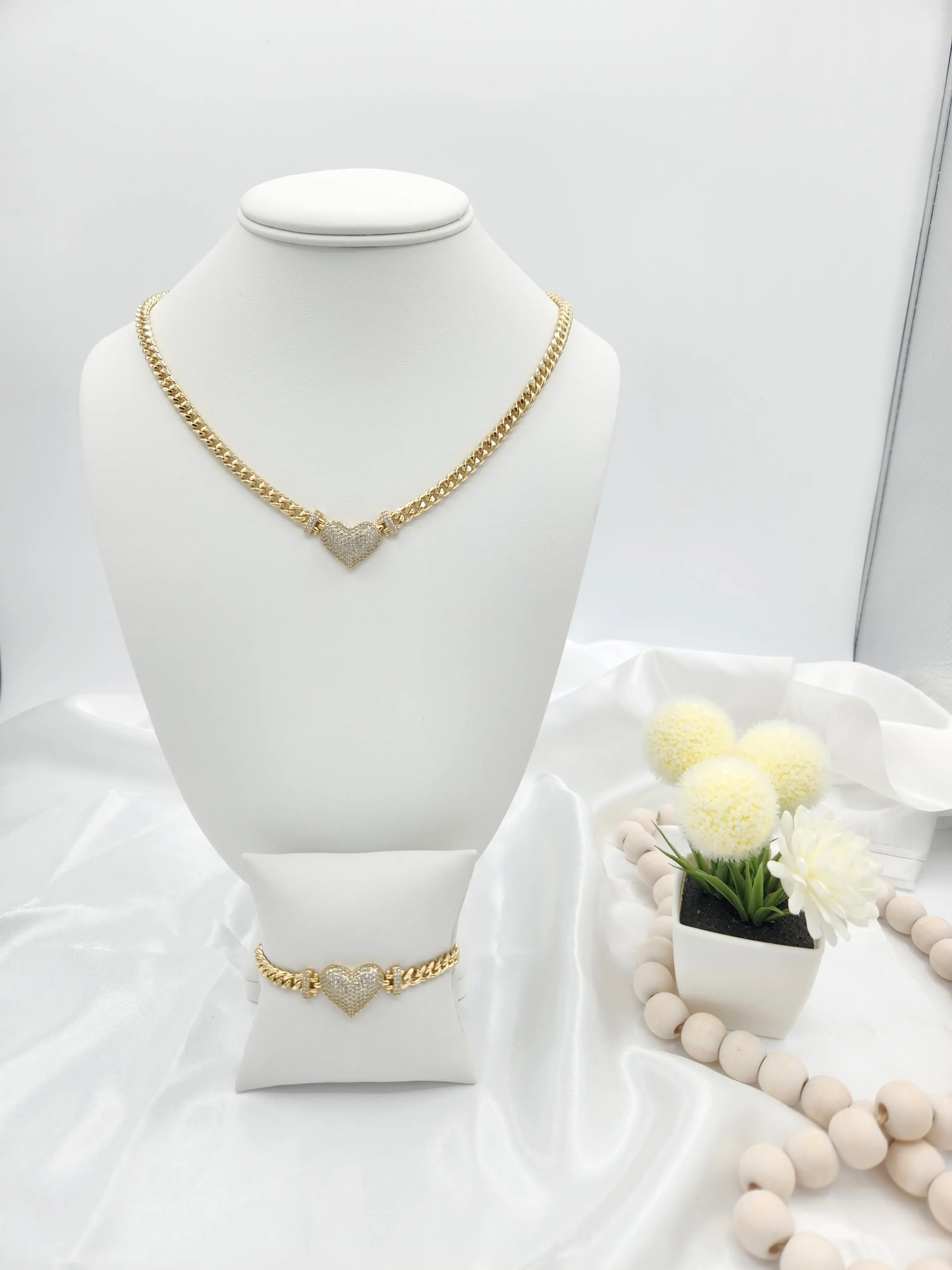 14k gold plated set with heart charm. (35) 14k gold plated set with heart charm. (35)