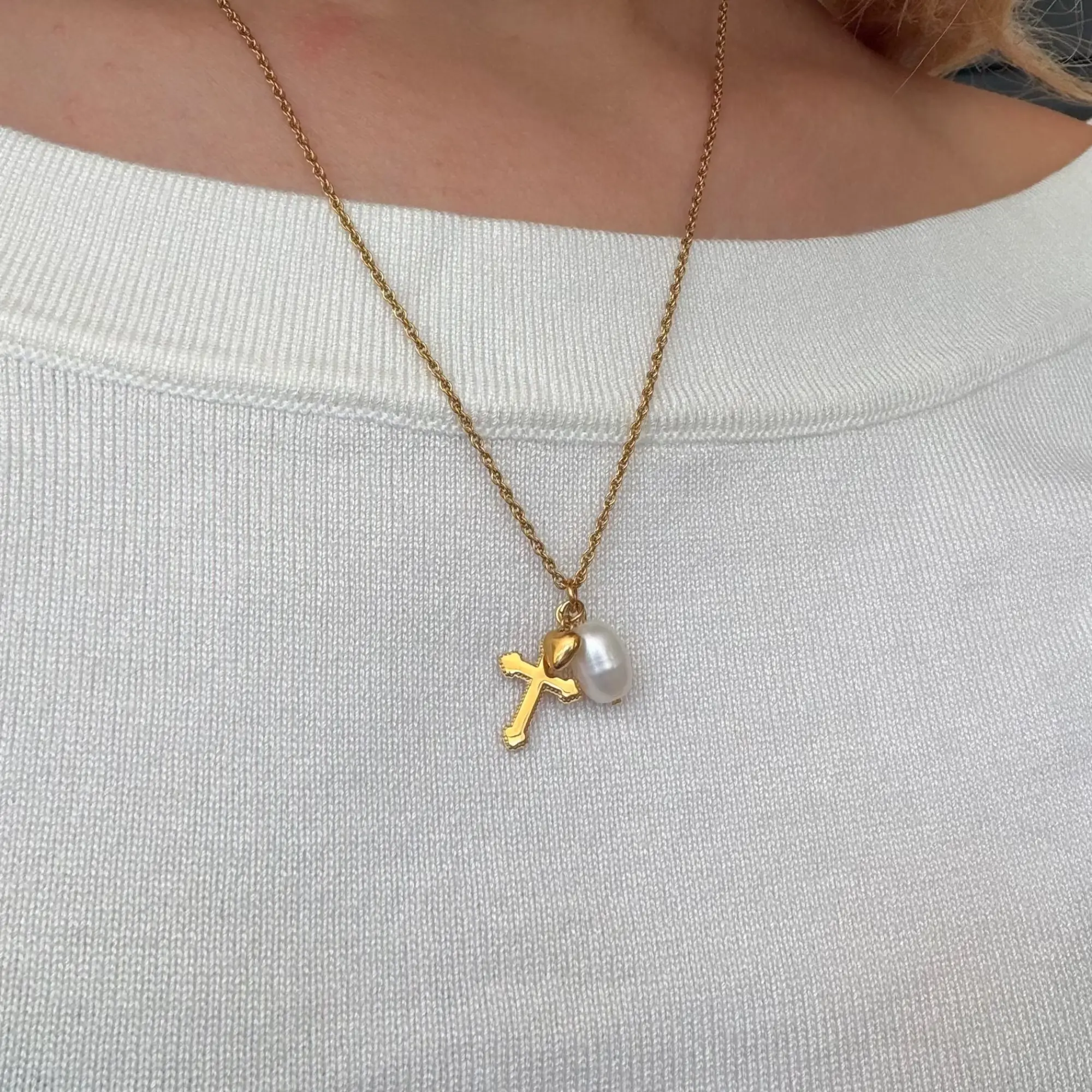 EVRY JEWELS Gold or Silver Plated Women's Hypoallergenic Divine Love Necklace