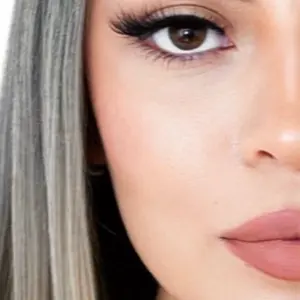 Eye Lash Extensions - Customizable Eyelashes for Makeup Application