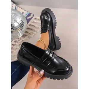 Women’s PU leather round-toe loafers with chain design slip-on sneakers, lightweight breathable casual shoes for women and girls, suitable for daily walks, casual flats