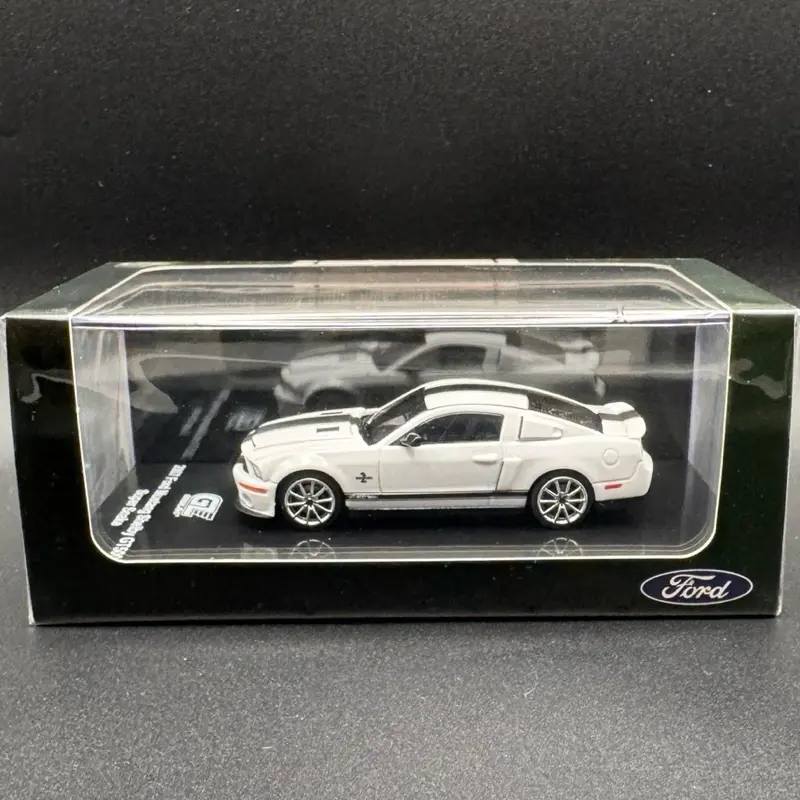 Motorhelix x Greenlight 2007 Ford Mustang Shelby GT500 Super Snake Performance White w/ Matte Black Dual Stripe  1/64 Scale w/ Acrylic Display Case