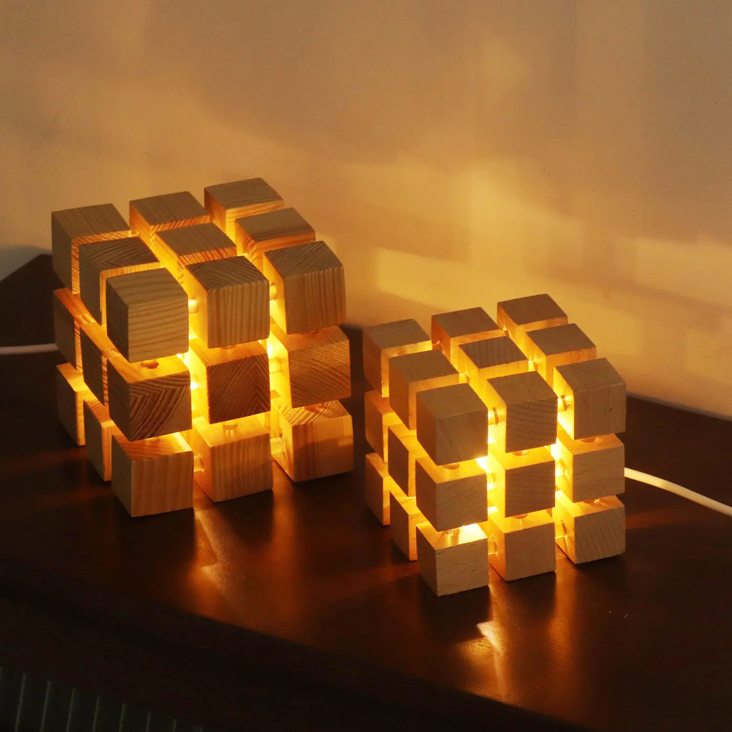 Handmade Geometric Wooden Cube Night Light Warm LED Bedside Lamp, Simple Modern Stack Block Design Desk Lamp, Eco-Friendly Solid Wood Lamp for Bedroom Study Office, Calming Sleep Lighting & Trendy Decor Gift for College Students & Interior Decor Fans