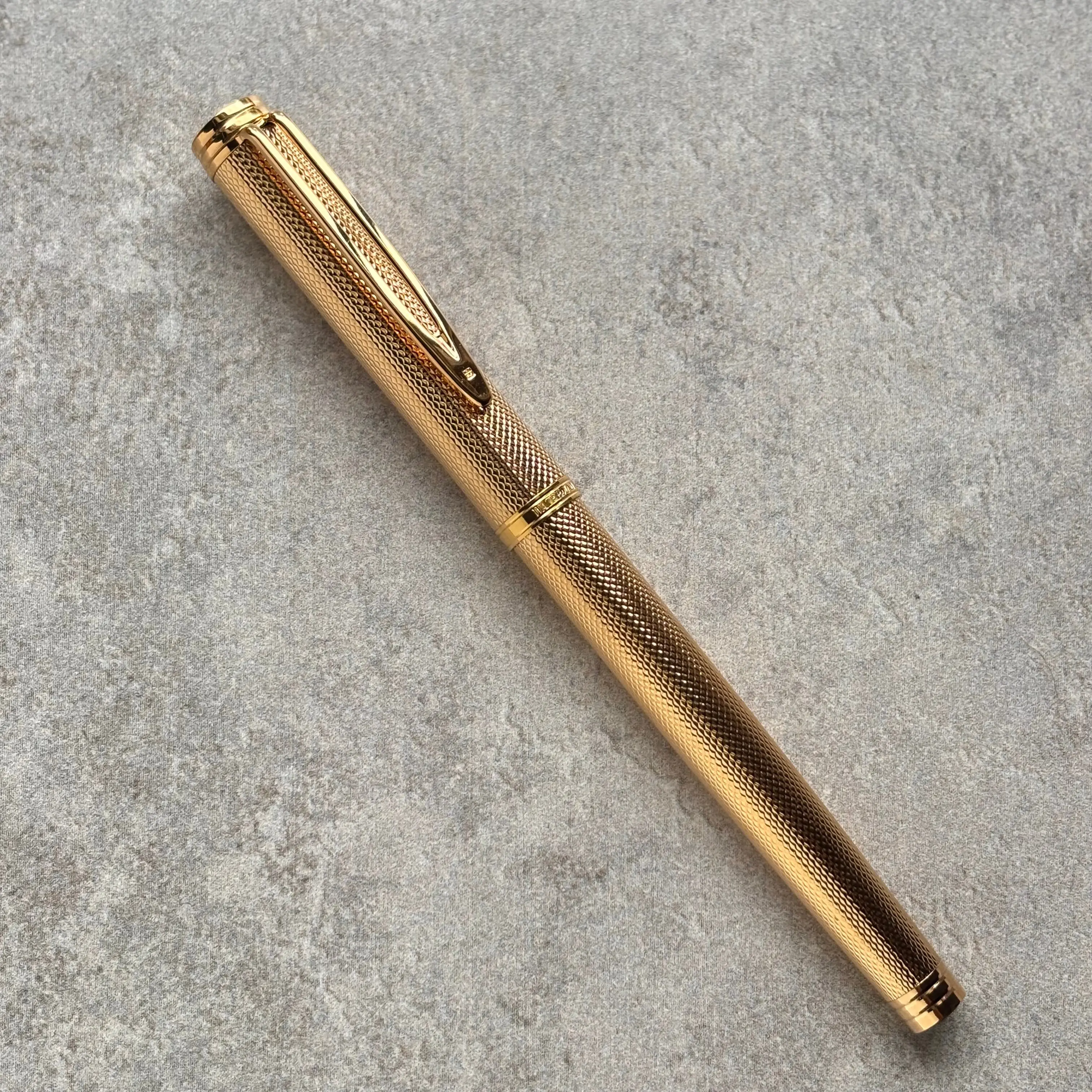Waterman Gentlemen Gold-Plated Fountain Pen, Grain d'Orge pattern, Oblique Nib