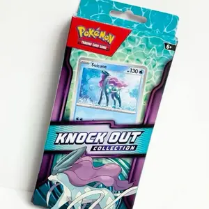 Pokémon TCG – Suicune Knock Out Collection (Cosmo Holo + 2 Booster Packs + Stickers)