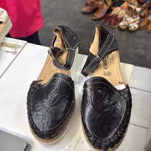 Mexican Leather Huaraches Handmade Flatform Women's Shoes with Butterfly & Sunflower Pattern Closed Toe Comfortable Casualtrainers for All Seasons