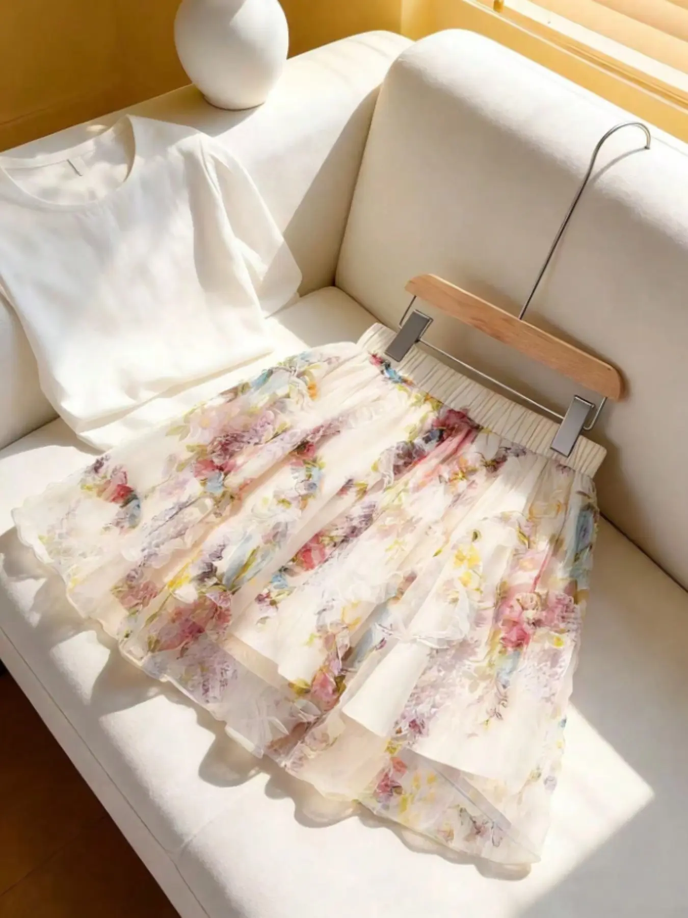 Women's Textured Floral Print Romantic Fit A-Line Mini Skirt, Loose Skirt, Elegant French Style Chic Elastic Waist Skirt, Perfect for Vacation, Date, Commute