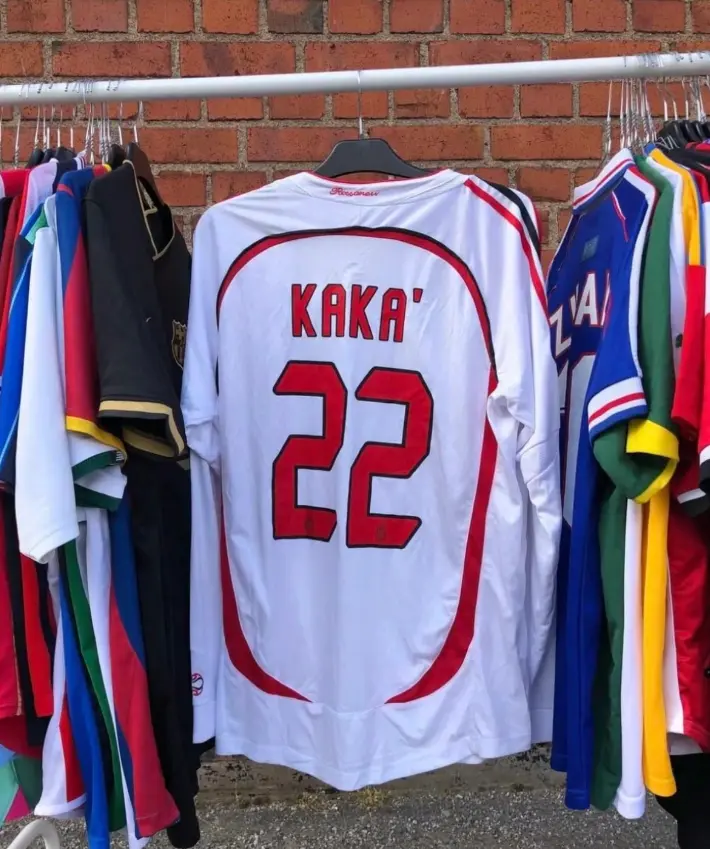 Italian White Red No. 22 Long Sleeve Soccer Jersey – Kaka Name Print, Retro Heritage Football Shirt, Unisex Match Day Fanwear
