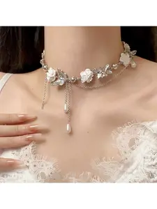 French white flower butterfly pearl fringe necklace for women, lightweight luxury, niche, high-end choker, collarbone chain, neck chain