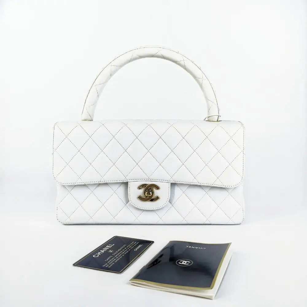 Pre-owned CHANEL White Quilted Lambskin Classic Flap Handbag with Top Handle, Chic Leather Classic Shoulder Bag, Elegant Fashion Mini Bag【794】
