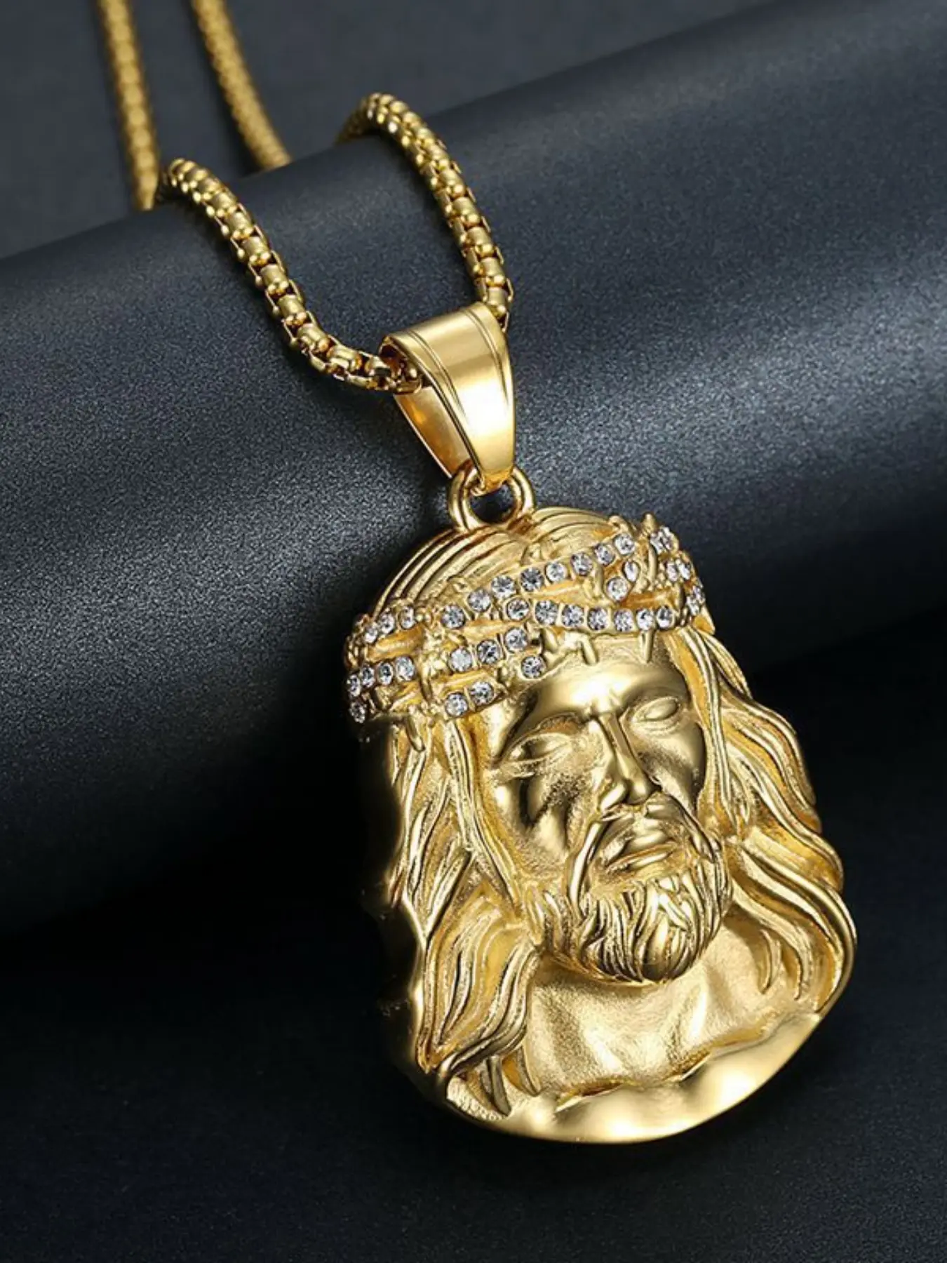 Jesus Christ pendant jewelry, stainless steel Jesus pendant, HIPHOP hip-hop stainless steel pendant, vacuum-plated 18K gold diamond-studded pendant necklace, fashionable for daily wear, Faith Style Necklaces