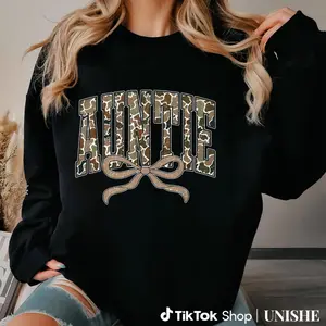 Vintage Style Camo Auntie Sweatshirt with Coquette Bow – Long Sleeve Cozy Top for New Aunts