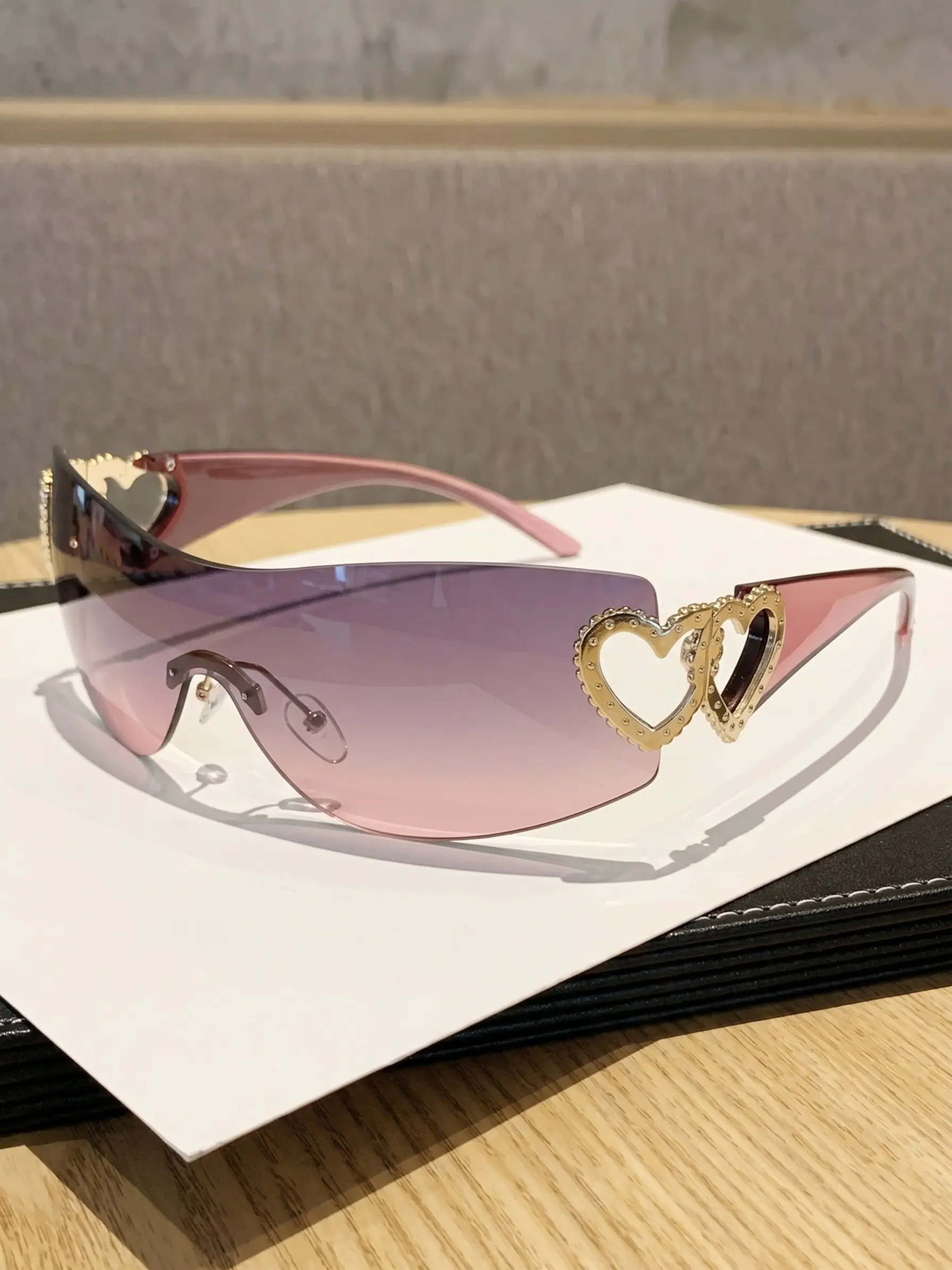 Fashion Y2K Style Frameless Glasses, Gradient Dual Heart Metal Decor, Women's Party Street Fashion Accessory, Trendy Unisex Design, Fashion Sunglasses, Trendy Streetwear Sunglasses, Trendy Fashion Shades, Fashionable Sunglasses