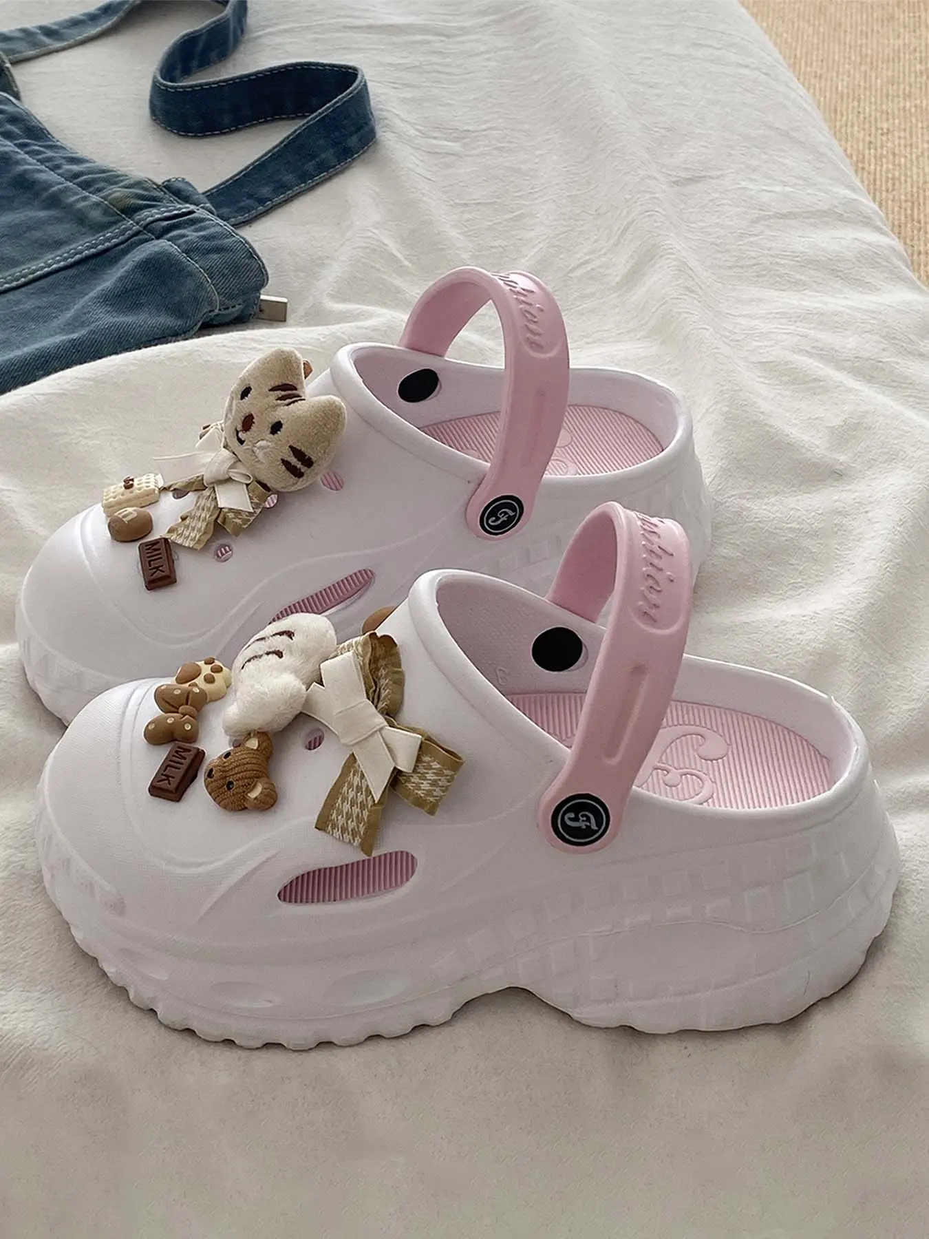 Women's Cute Cartoon Decorated Slides, Casual Comfortable Platform Soft Non Slip Fashion Slippers for Indoor Outdoor Wear, All-match Slippers for Daily Wear, Walking Shoes