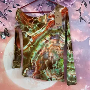 (266) Size Medium Long Sleeve Slant Shoulder Tie Dye Top