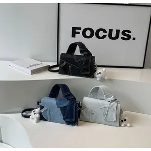 Includes shipping fee. Women’s denim bag, 2025 new trendy small square design, premium feel, versatile fashion, can be worn on one shoulder or crossbody.