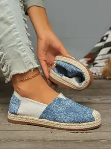 Women's Casual Light Wash Denim Slip-On Shoes, Round Toe Flat Footwear for Vacation, All-Season Fashion Sneakers, Comfortable Women's Shoe Collection, Rubber