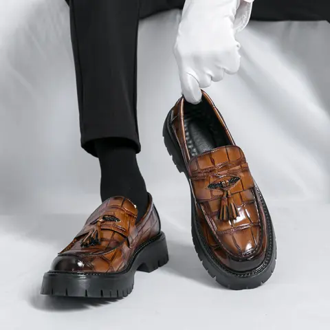 Ubetif Men's Leather Slip-On Loafers - Tassel Design, Plain Round Toe, Elegant Minimalist Ankle Flats, Formal All-Seasons Footwear with Premium Leather Upper, Office-Ready Slip-On for Quick Outfit Changes