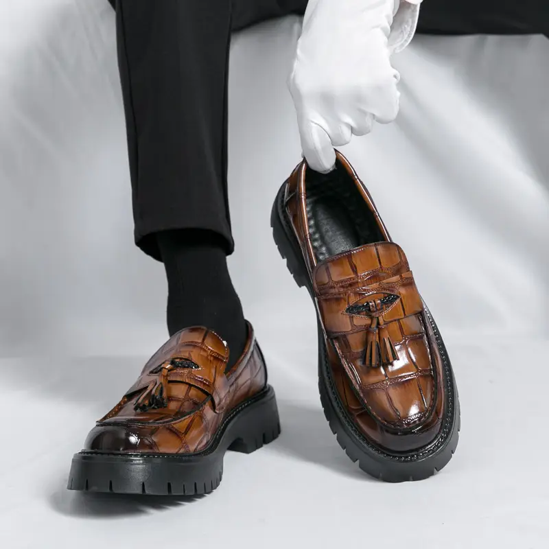 Ubetif Men's 2025 Fashionable Casual Tassel Decor Leather Slip-on Shoes, Exquisite appearance Loafers, Simple Design Elegant Plain Round Toe Loafers,