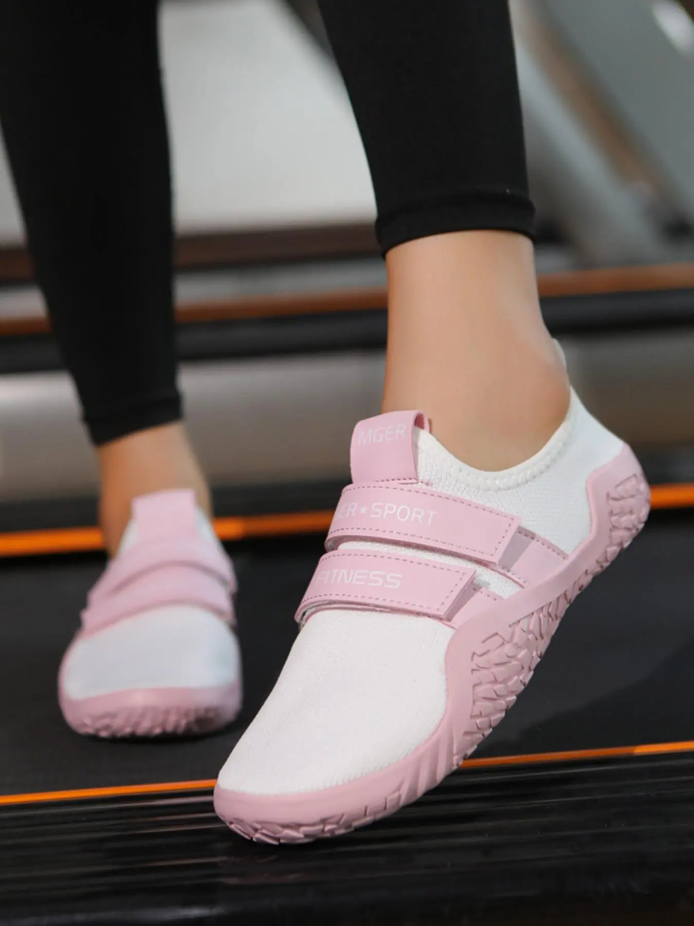 Unisex Sporty Velcro Design Low Top Sneakers, Casual Comfortable Breathable Training Shoes, Fashionable Gym Shoes for Training & Gym, Athletic Breathable Shoes, Sports Shoe, Athletic Trainer Shoes