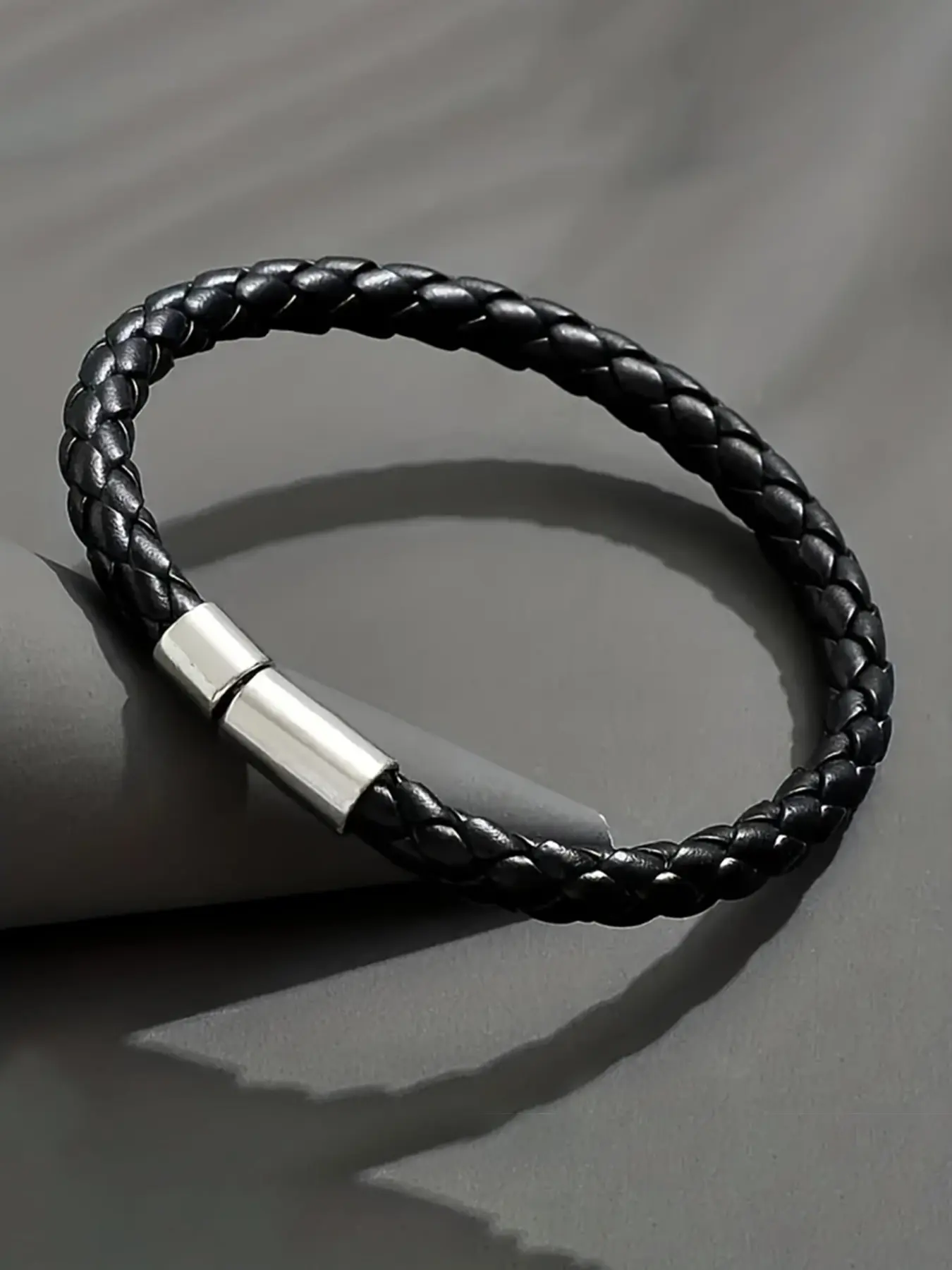 Men's Fine Woven Leather Bracelet, Minimalist Casual Style, Thin Braided Wristband, Fashionable Bracelet, Fashion Accessory for Daily Wear, Perfect Gift