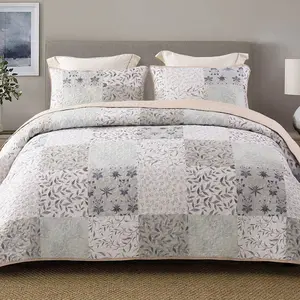 Exclusivo Mezcla Reversible Boho Quilt Set, 3 Pieces Plaid Patchwork All Season Bedspreads, Ultra Soft Floral Coverlet Bedding Set with Printed Pattern (1 Quilt, 2 Pillow Shams)