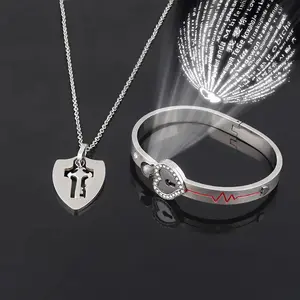 1 pair Couple Jewelry Set Heart Lock Bracelet and Necklace, Projecting "I love you" in a hundred languages, Gift for Valentine's Day, Perfect for Boyfriend Girlfriend