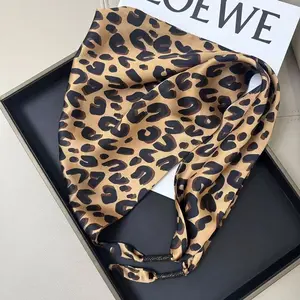 1pc Luxury And Fashionable Floral Print Imitation Silk Satin Square Scarf Headband Bandana , Versatile Women's Hair Band Shawl For Tourism, Vacation, Leisure, And Leisure,Head Scarf, Daily Commuting Small Collar For Dress