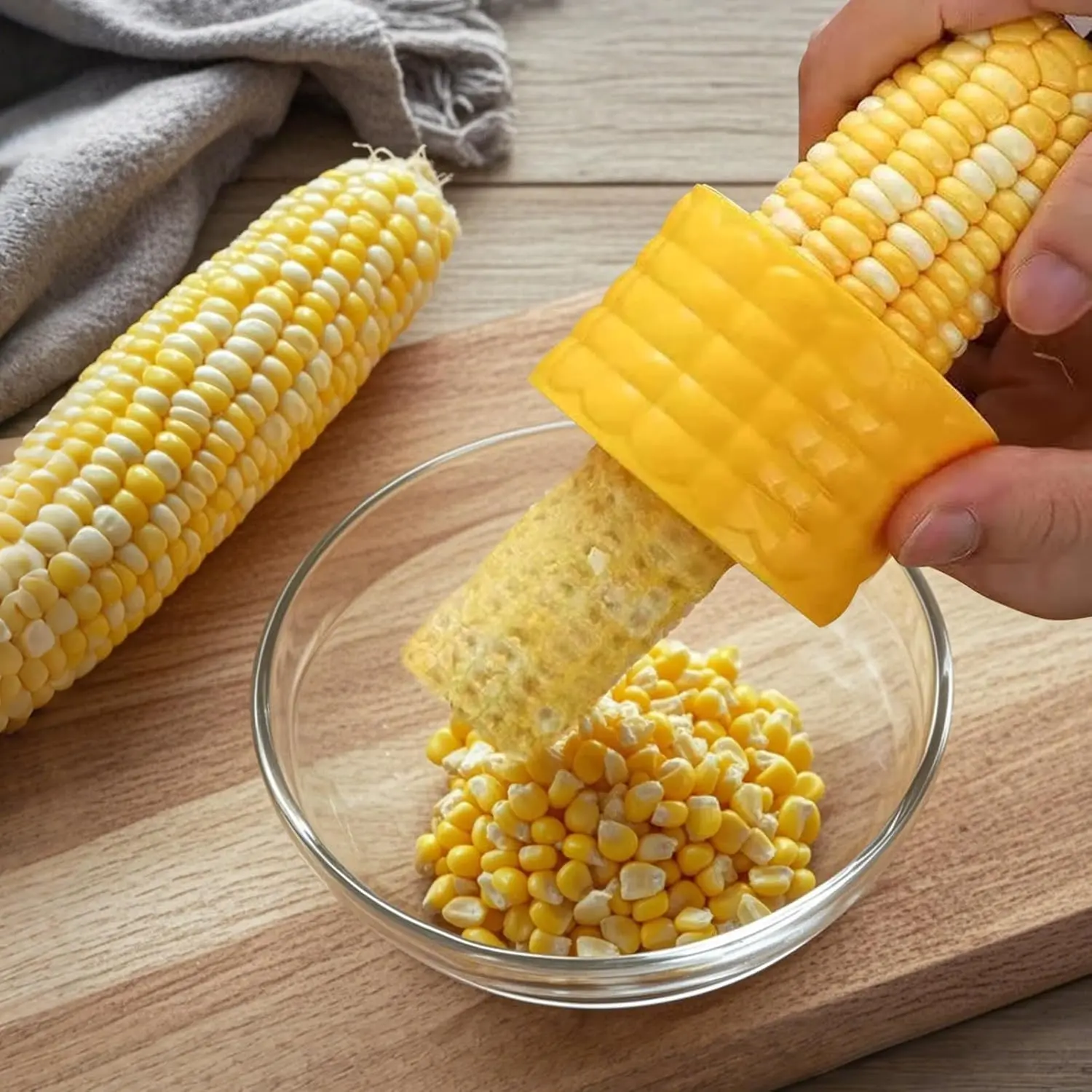 Corn Kernel Stripper & Handheld Corn Sheller with Collection Cup, Stainless Steel Kitchen Gadget for Quick Food Prep, Corn Cutting Tool for Home Cooking & Daily Use