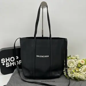 Pre-owned Balenciaga As Shown Shoulder Bags Everyday XS Tote Bag Black Grained Leather LA40240