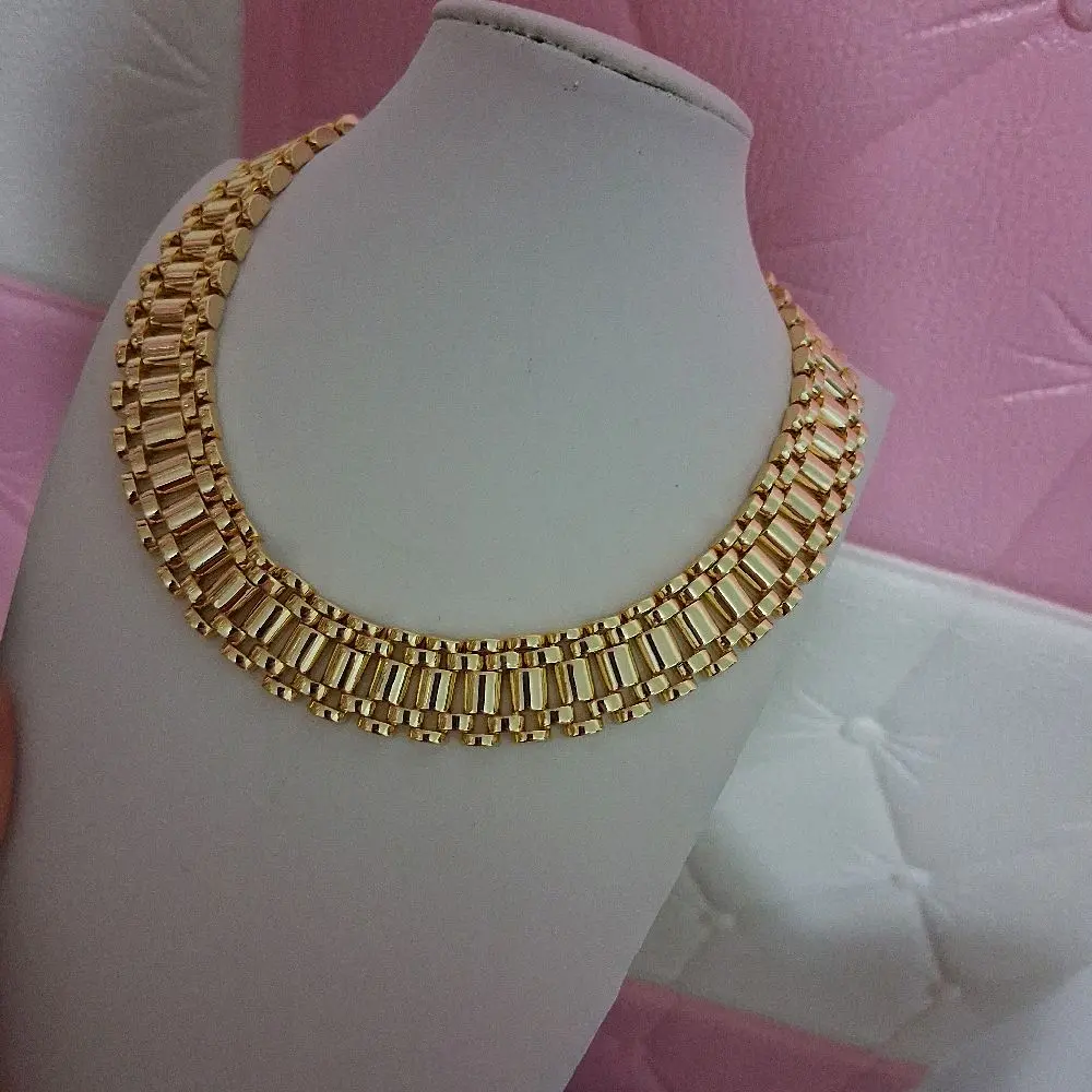 Choker Necklace 12 mm x 16-14 k gokd plated.