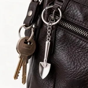 Mini Shovel Set with Keychain, Key Ring, Key Holder, Metal Tool, 3D Design, Perfect for Outdoor Use, Durable and Stylish Accessory