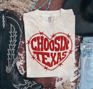 Women's Casual Streetwear Graphic T-Shirt - Unisex Fit Texas-Themed Top with Heart Design, Barbed Wire Detailing, Menswear-Inspired Style