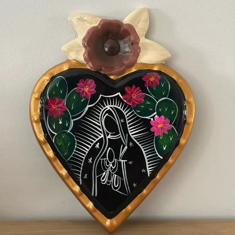 Ceramic Corazón con Flor/ Virgen de Guadalupe/ cerámica Mexicana/ monarch Talavera