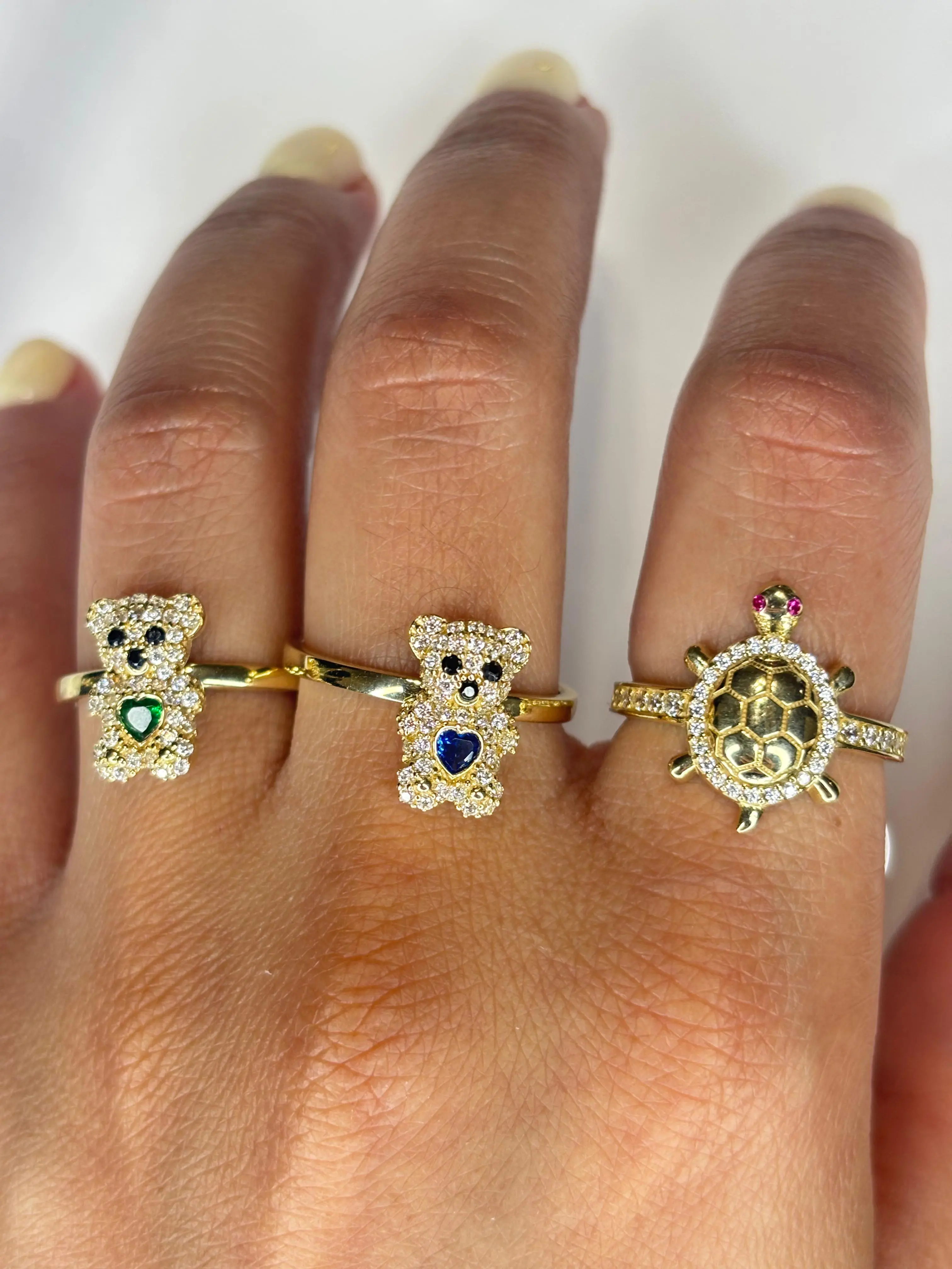 Elegantes anillos de oso y de tortuga en oro reak 14k con detalles en zirconia