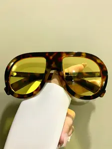 Flat-Top Retro Eyeglasses, Fashionable Frog Glasses for Men and Women, Metal Hinges with PC Lenses, Trendy Styling Sunglasses