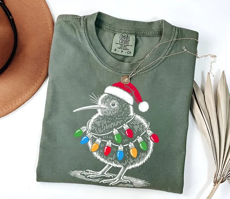 Comfort Colors Christmas Kiwi Bird Shirt, New Zealand Holiday Graphic Tee, Cute Kiwi Christmas T-Shirt, Festive Winter Animal Gift, Retro Xmas Apparel