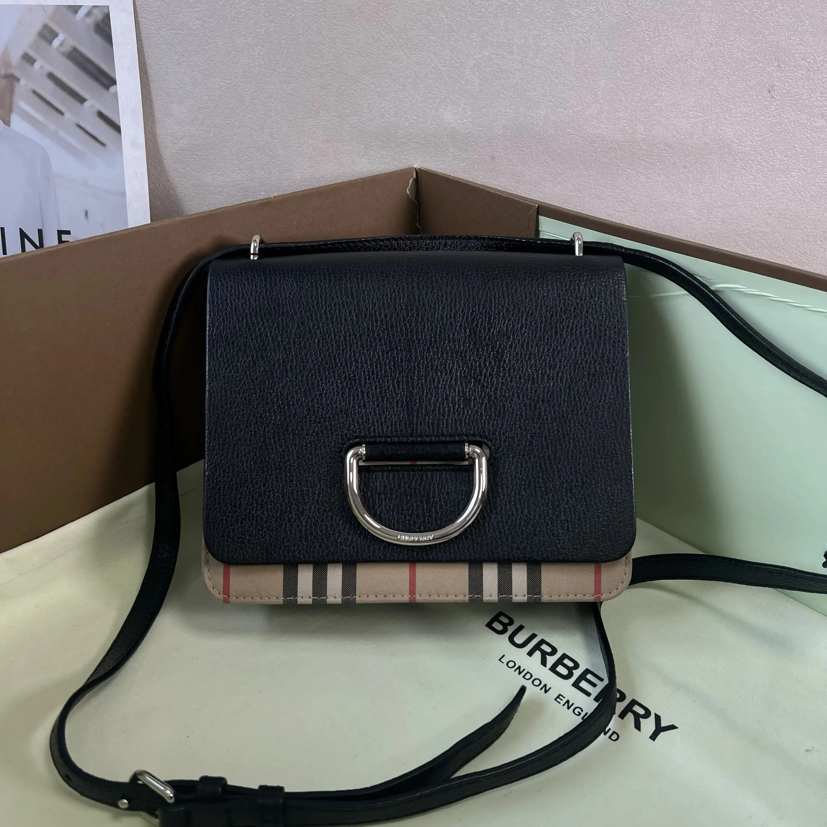 Pre-owned BURBERRY Crossbody Bag Black Sheepskin 0807betsy/C8354601482